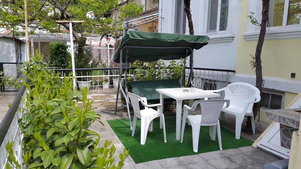Hostel Rayska Yabalka Варна Экстерьер фото