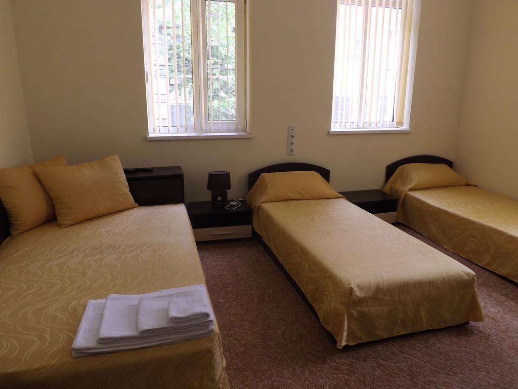 Hostel Rayska Yabalka Варна Номер фото