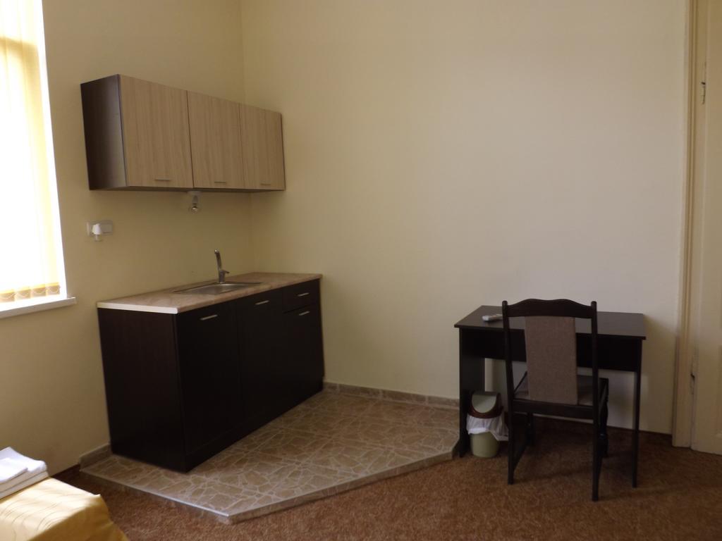Hostel Rayska Yabalka Варна Номер фото